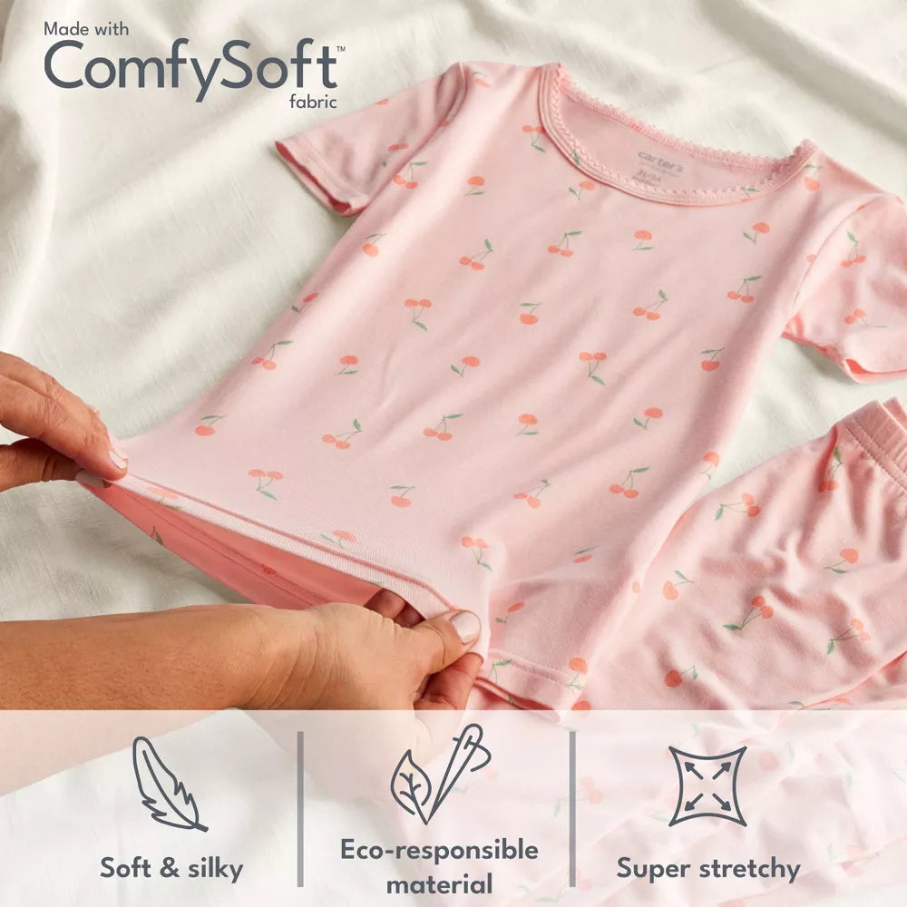 Pijama Carter’s Just One You Holiday Toys ComfySoft color marfil en uso