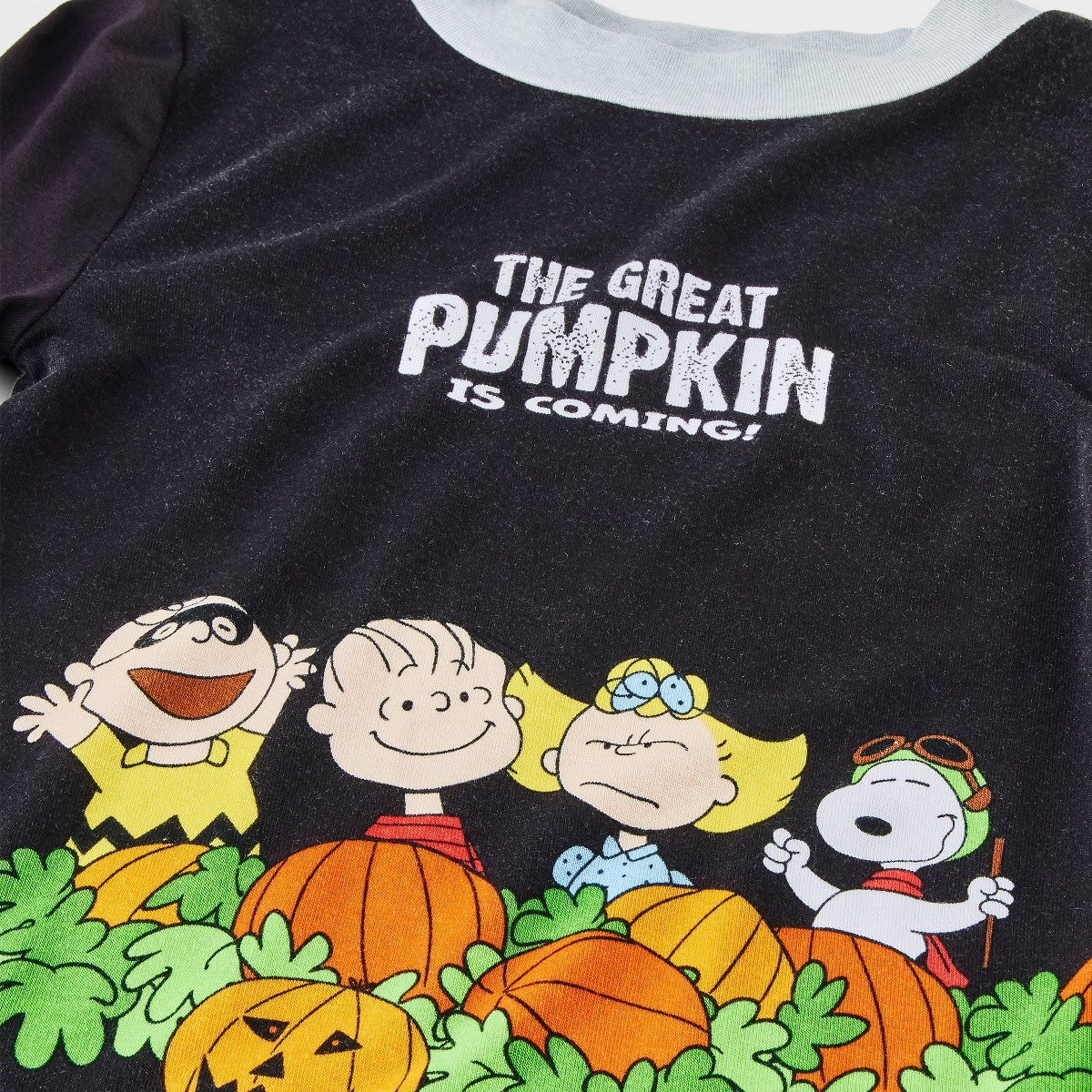 Pijama Peanuts Great Pumpkin Halloween negro y gris vista posterior