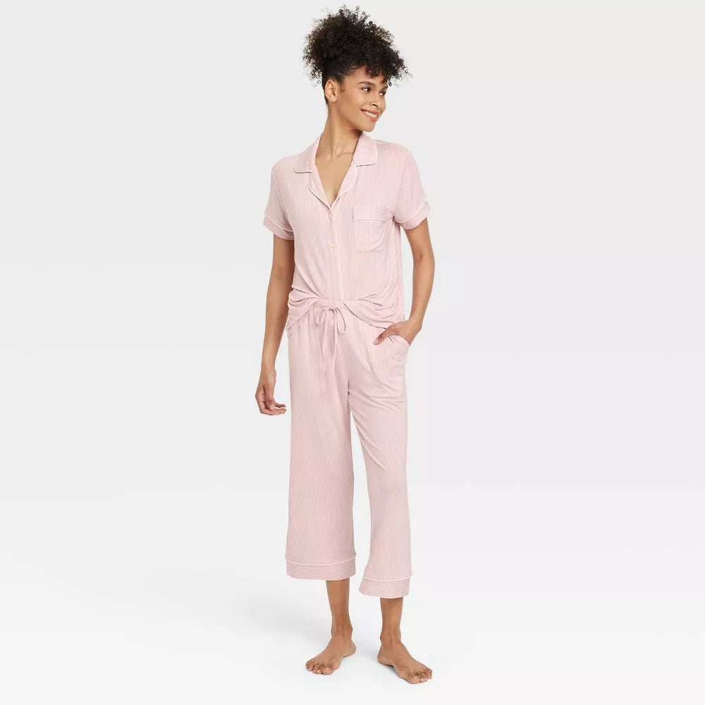 Auden pijama negra para mujer con pantalón cropped y vivos en contraste #Color_Pink