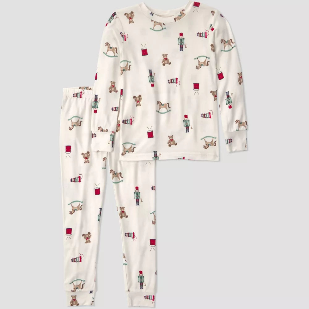 Carter’s Just One You Holiday Toys ComfySoft, conjunto de pijama color marfil, vista frontal