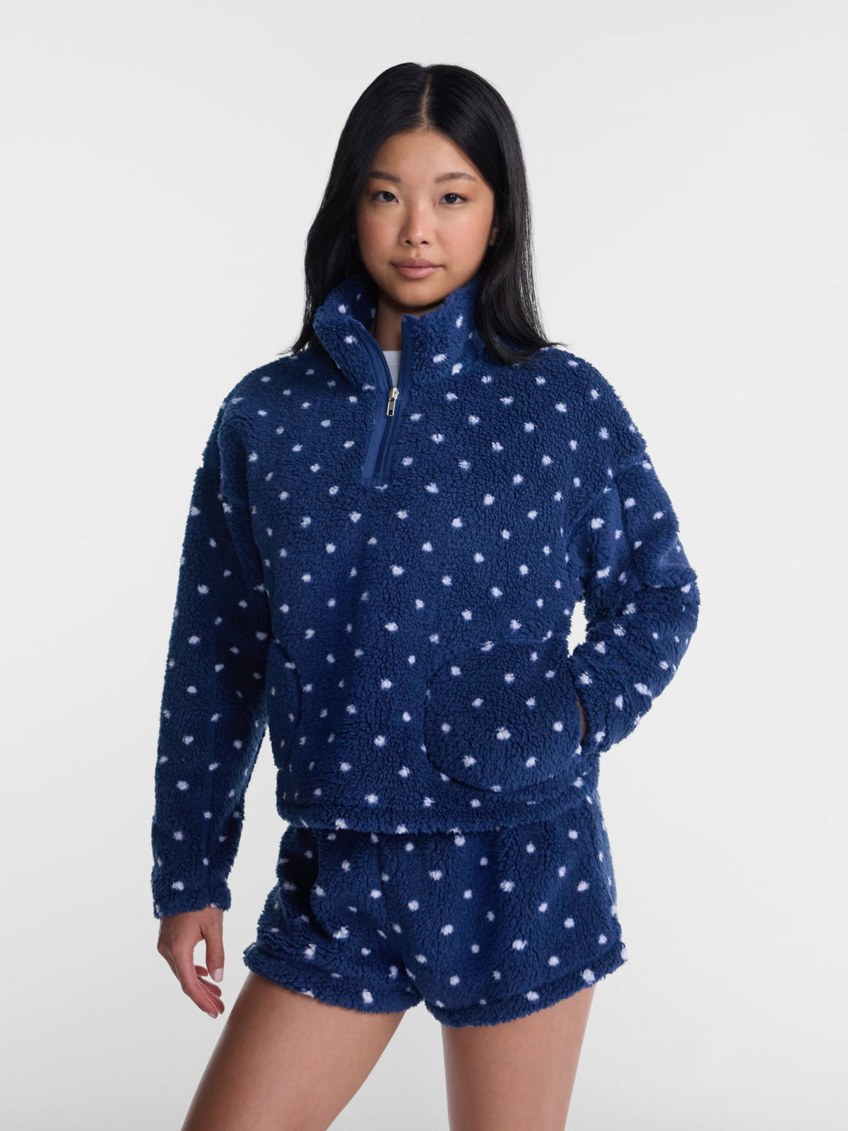 No Boundaries Faux Shearling Plush Pullover para mujer, NOB Cadet Blue Dot, vista principal de sudadera afelpada #color_NOB Cadet Blue Dot