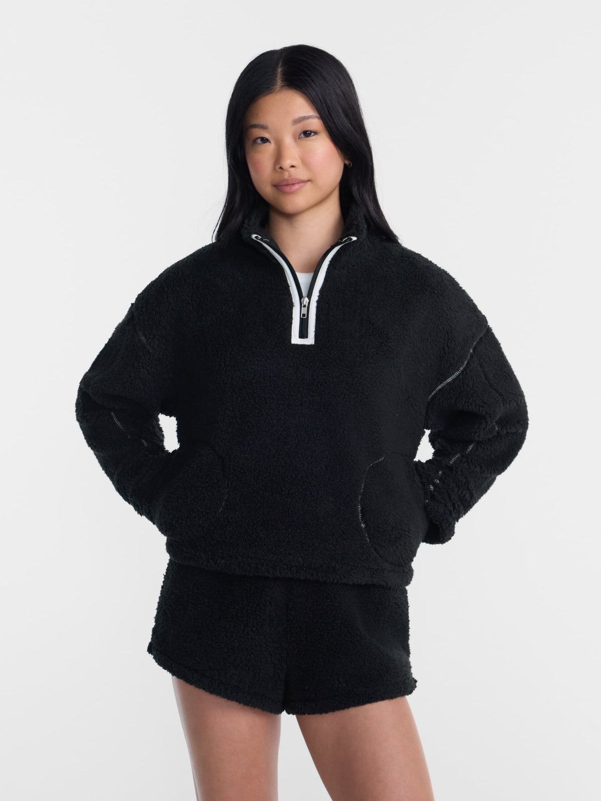 No Boundaries Faux Shearling Plush Pullover para mujer, NOB Black Soot, vista principal de sudadera afelpada #color_NOB Black Soot