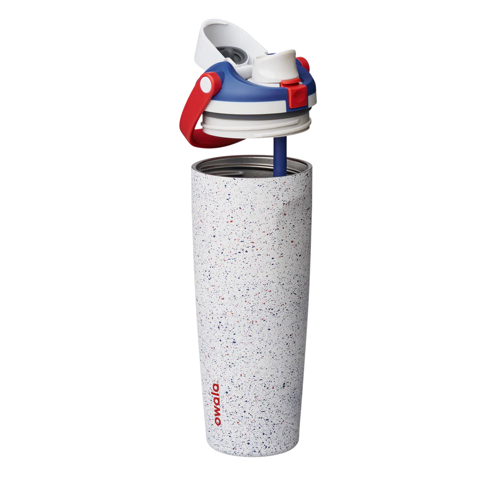 Botella Owala FreeSip Sway Soccer con popote integrado y asa bucket
