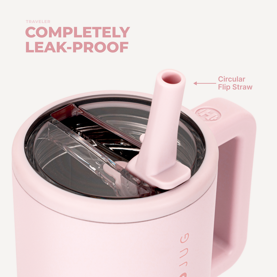 Detalle de la tapa transparente y el popote abatible del HydroJug Traveler Pink Sand #color_Pink Sand