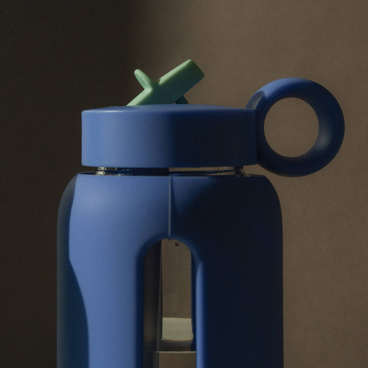Funda protectora azul y detalles verdes de botella infantil Bink Navy #color_BINK Navy