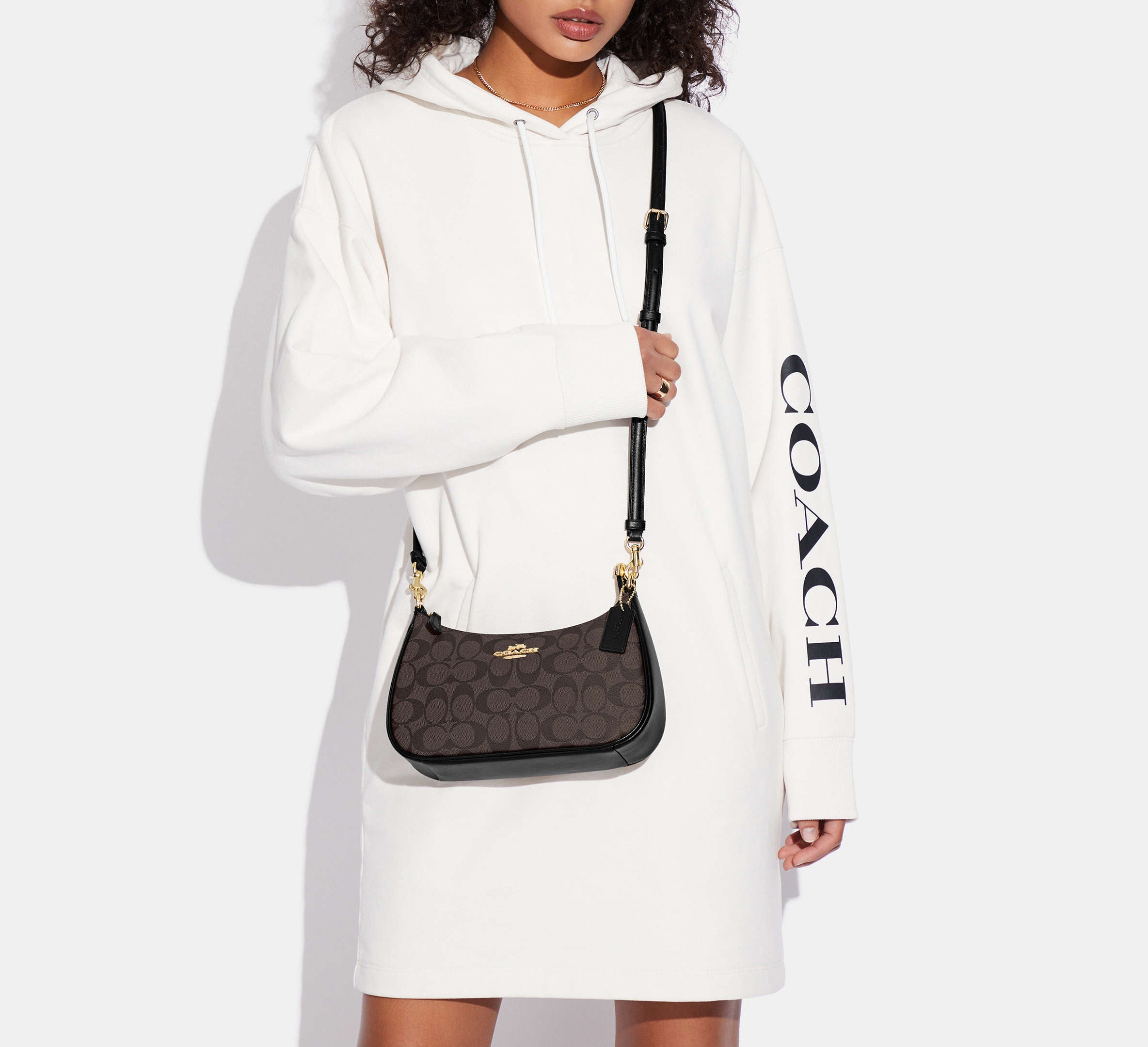 Teri Shoulder Bag In Signature Canvas