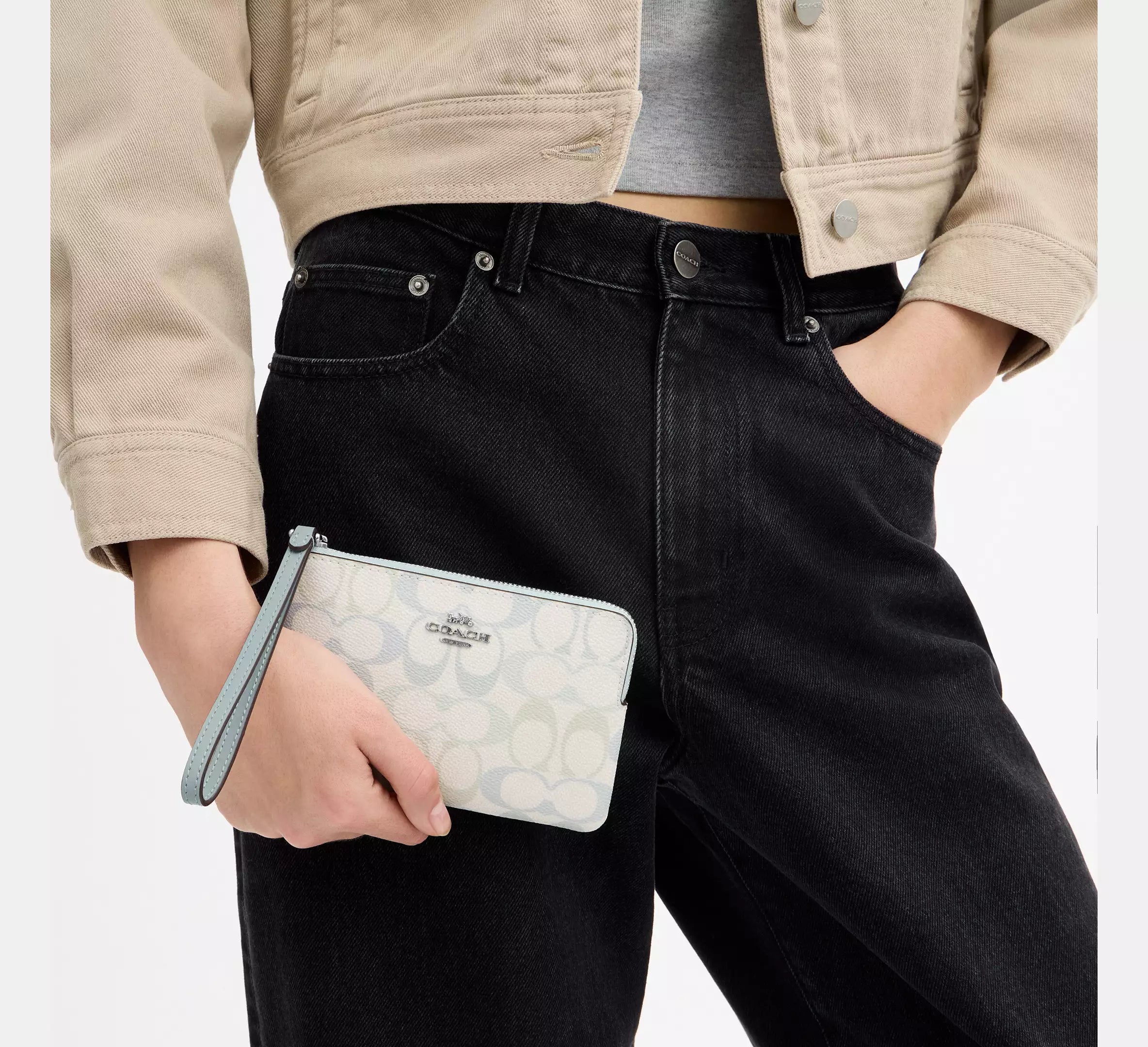 Corner Zip Wristlet In Pretty Signature Canvas