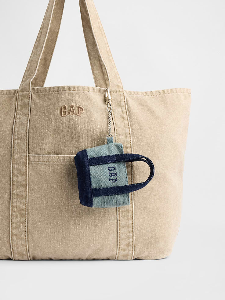 Gap Logo Tote Bag Charm Light Denim detalle #color_GAP Light Denim