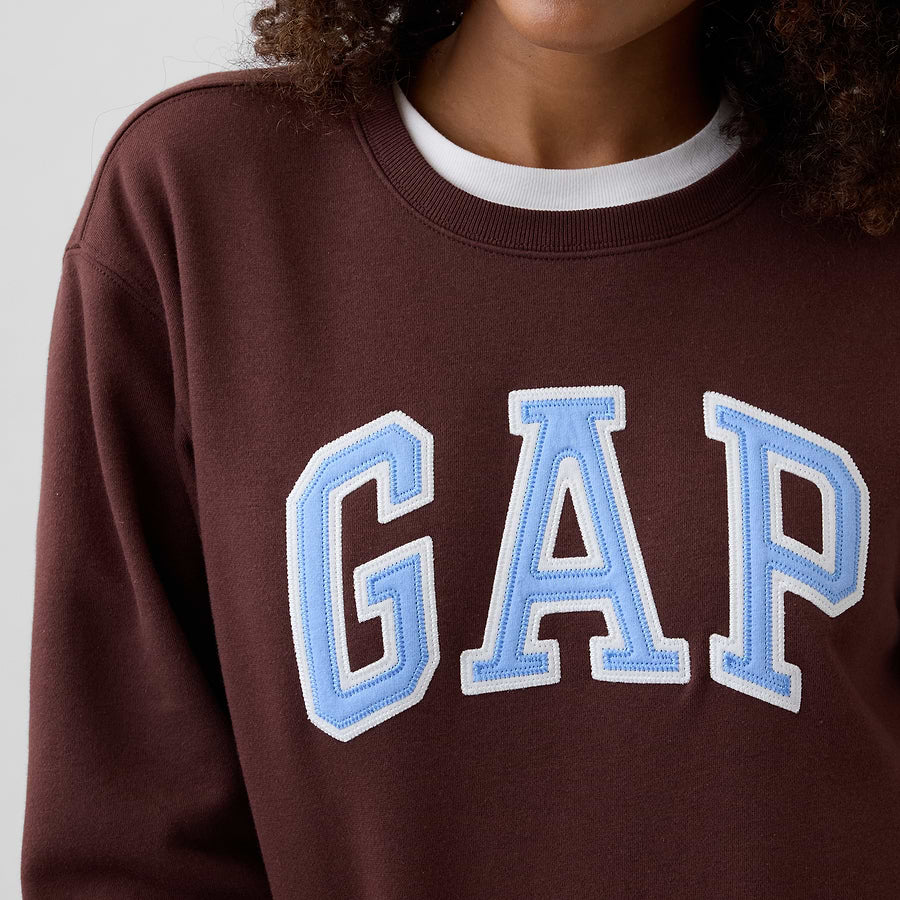Detalle del logo y la tela de la sudadera GAP Chocolate bar brown #color_GAP Chocolate bar brown