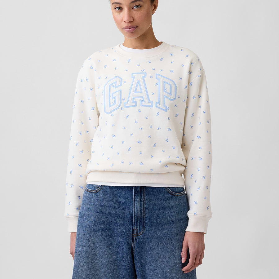 Sudadera GAP White blue floral puesta en modelo, vista frontal #color_GAP White blue floral