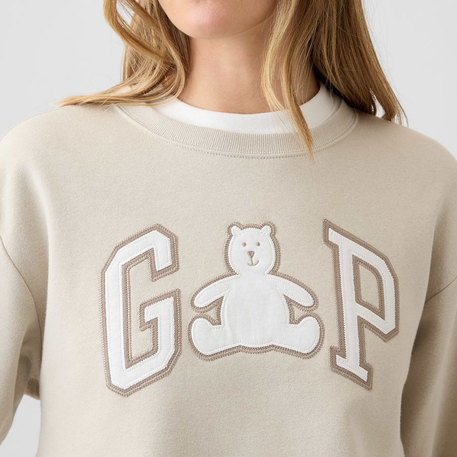 Detalle del logo y la tela de la sudadera GAP Brannan bear #color_GAP Brannan bear