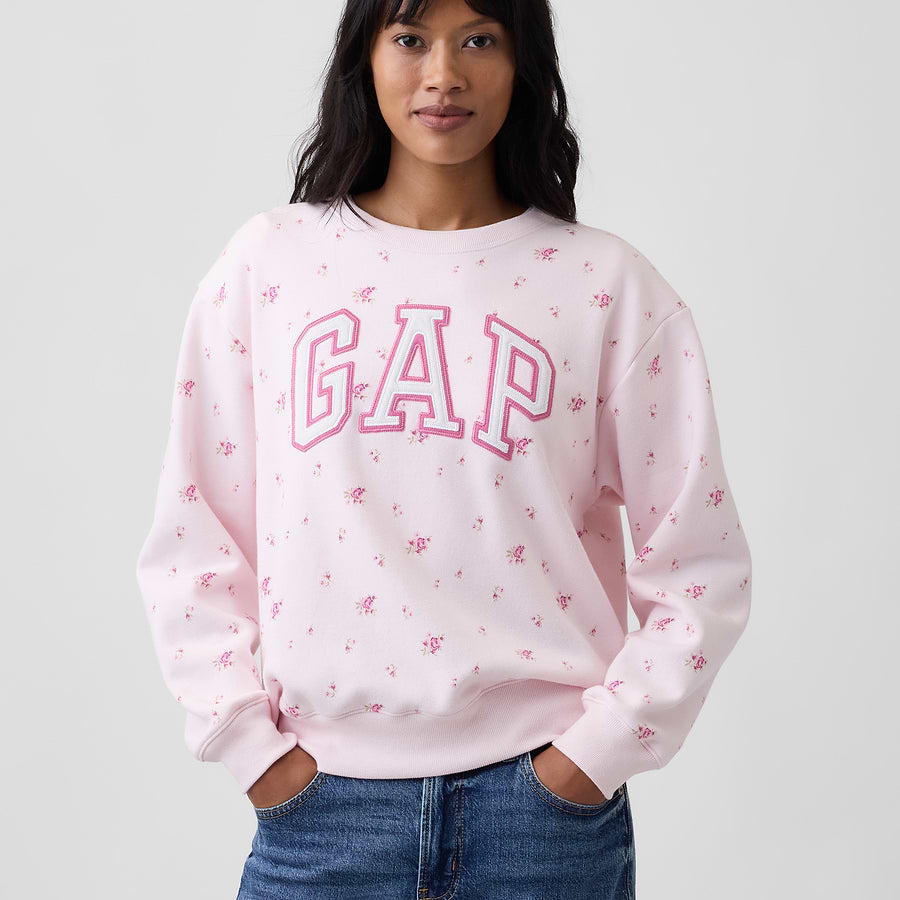 Sudadera GAP Light pink floral puesta en modelo, vista frontal #color_GAP Light pink floral
