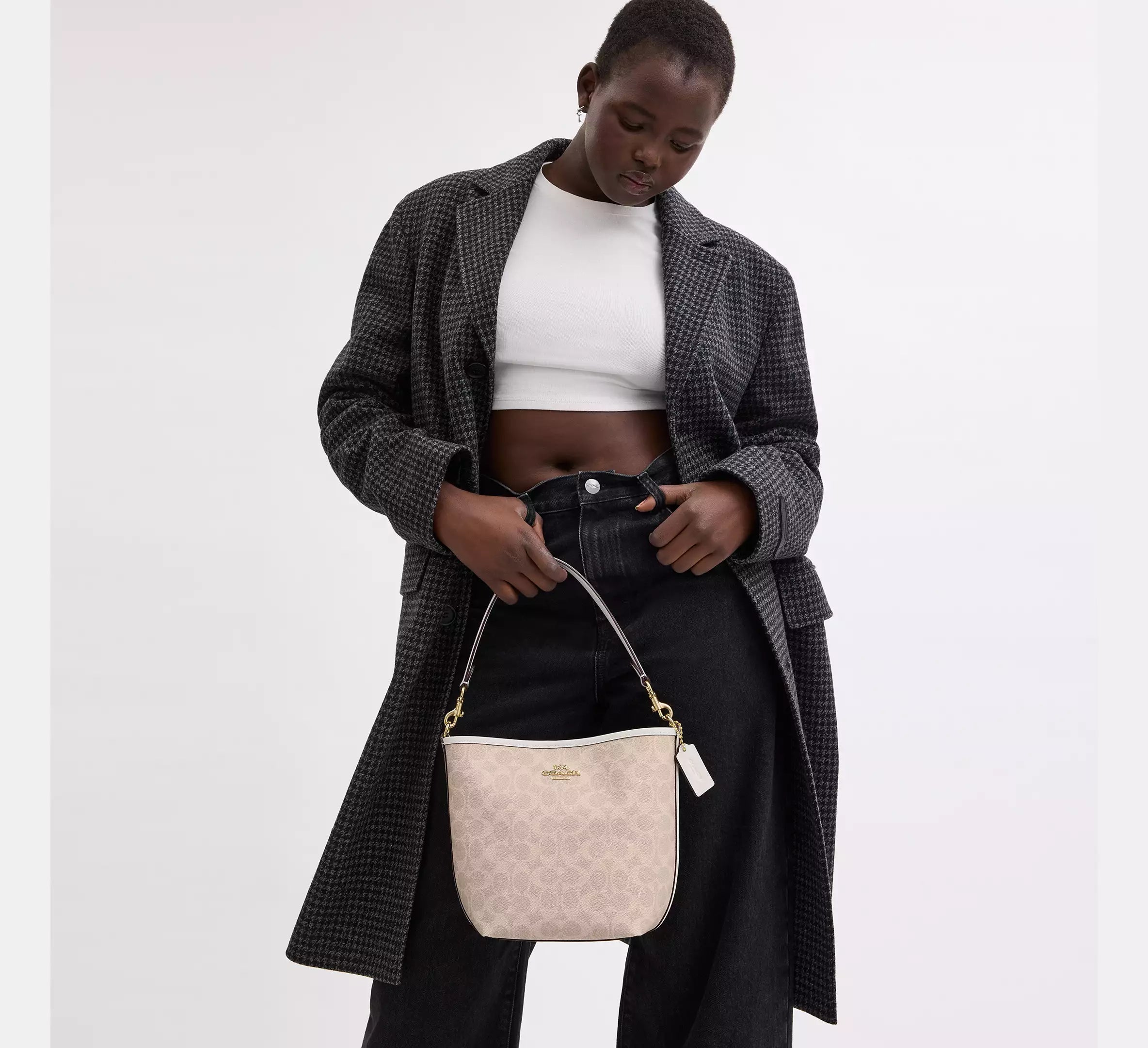 City Bucket Bag In Signature Canvas