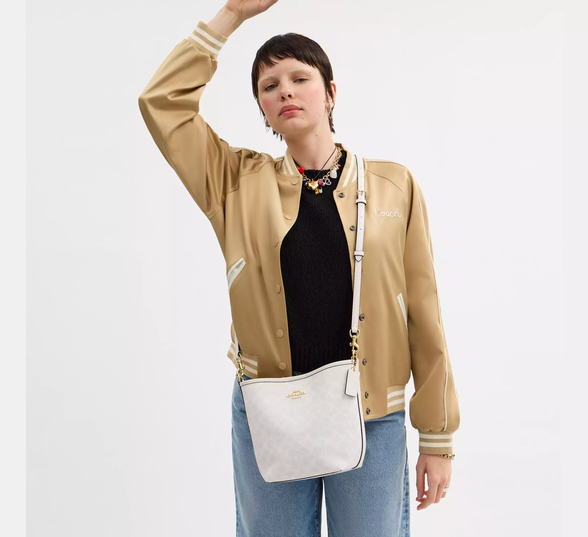 City Bucket Bag In Signature Canvas