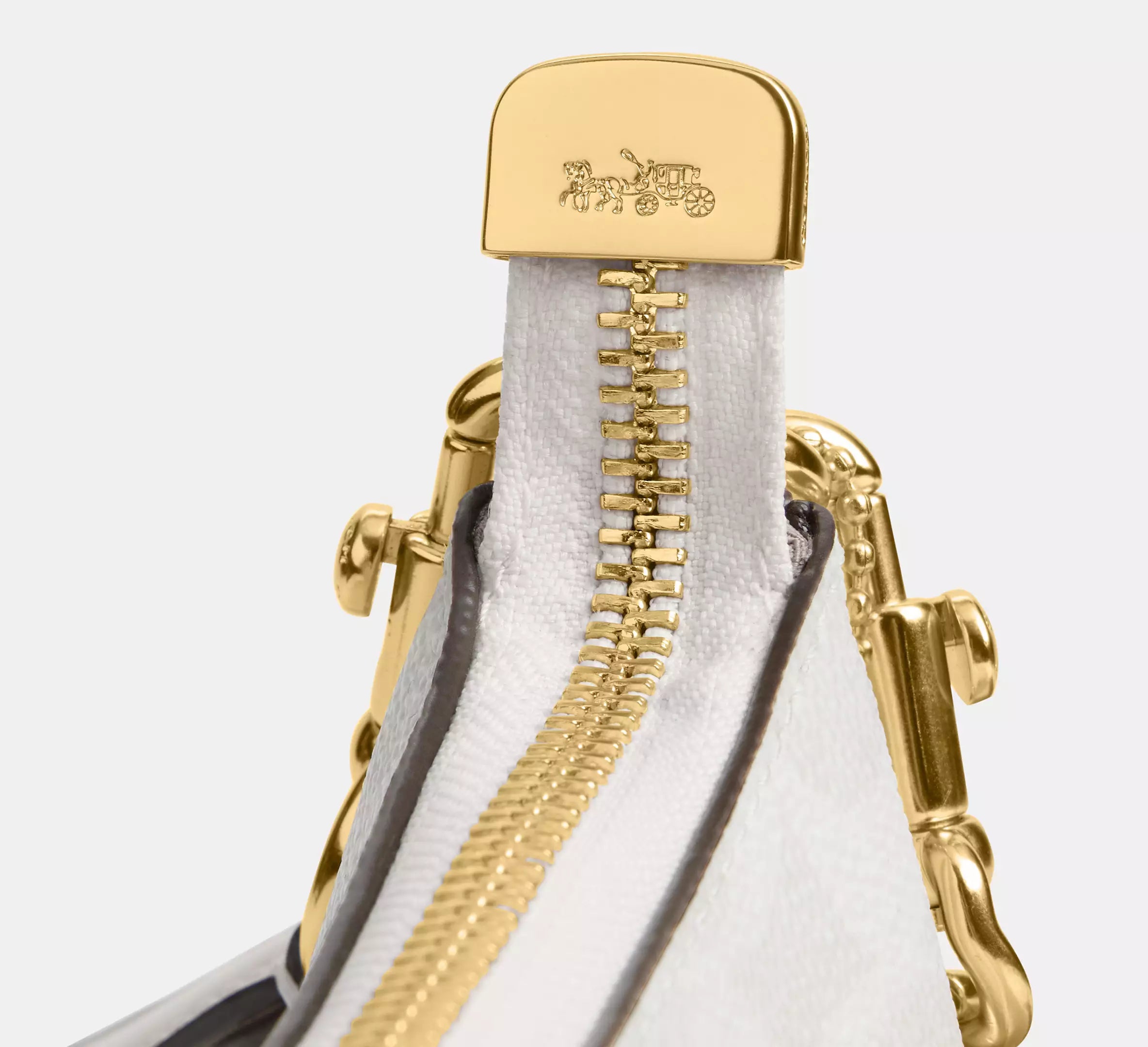 Teri Shoulder Bag In Signature Canvas