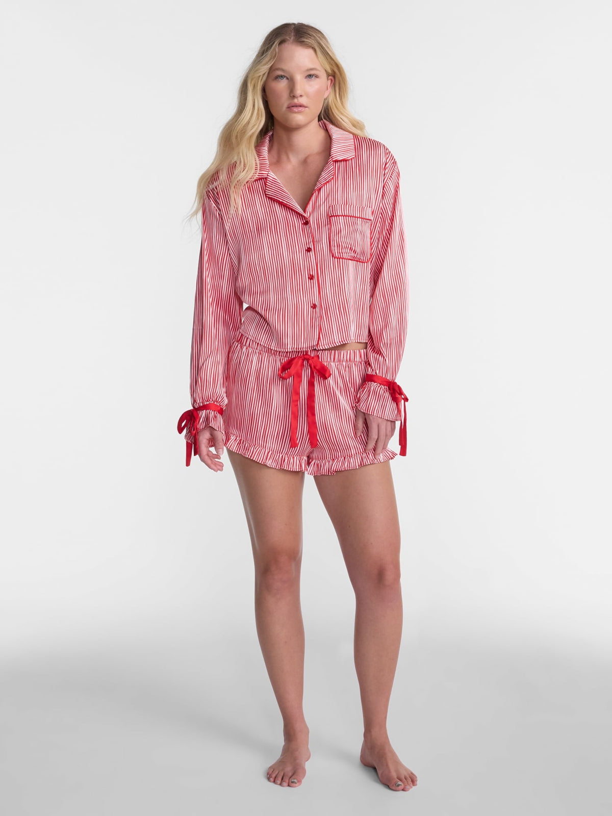 No Boundaries pijama de dos piezas Holiday Satin en diseño Cherry Tomato #color_NOB Cherry Tomato