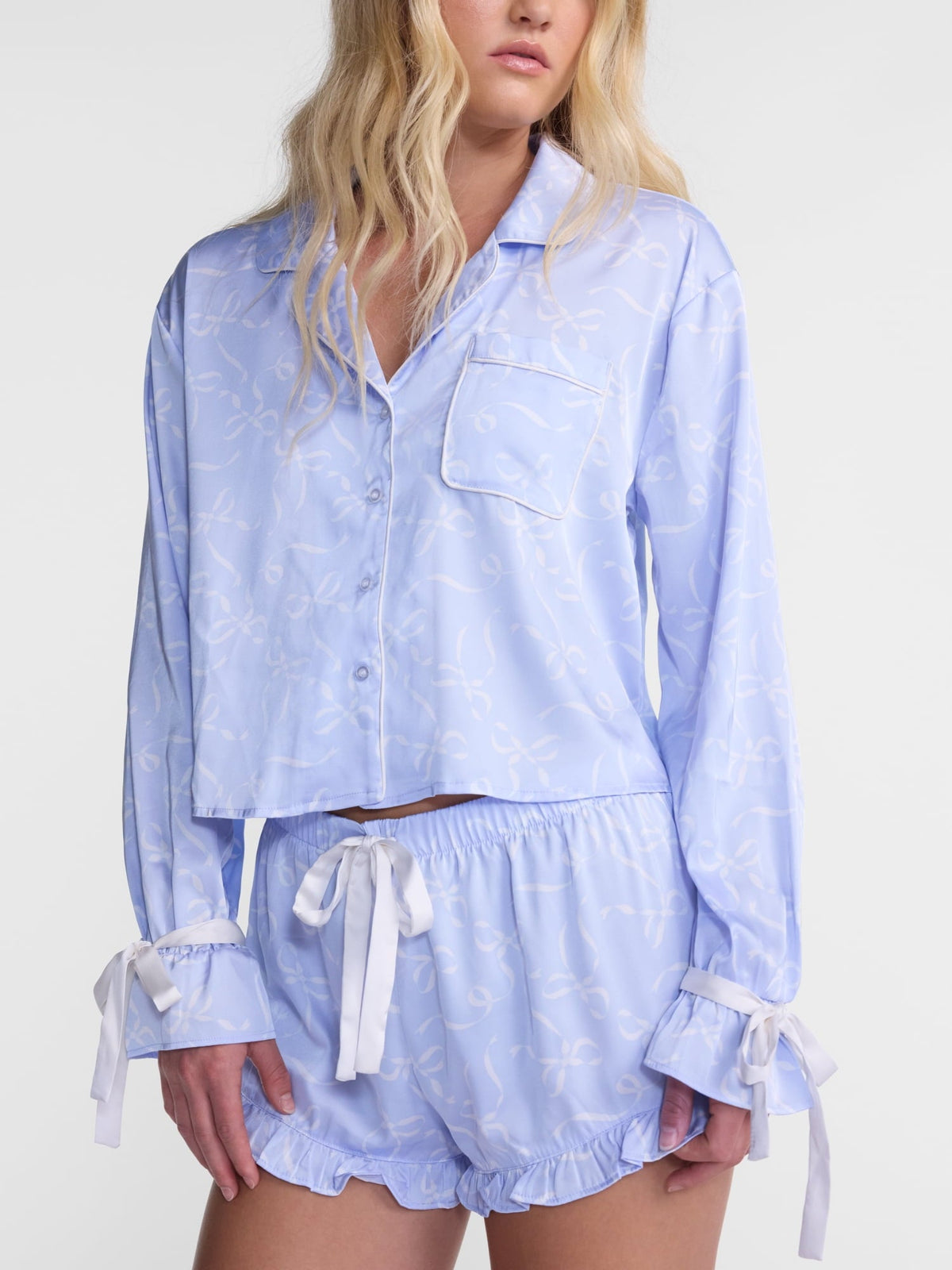 No Boundaries blusa y short de pijama Holiday Satin en Xenon Blue #color_NOB Xenon Blue
