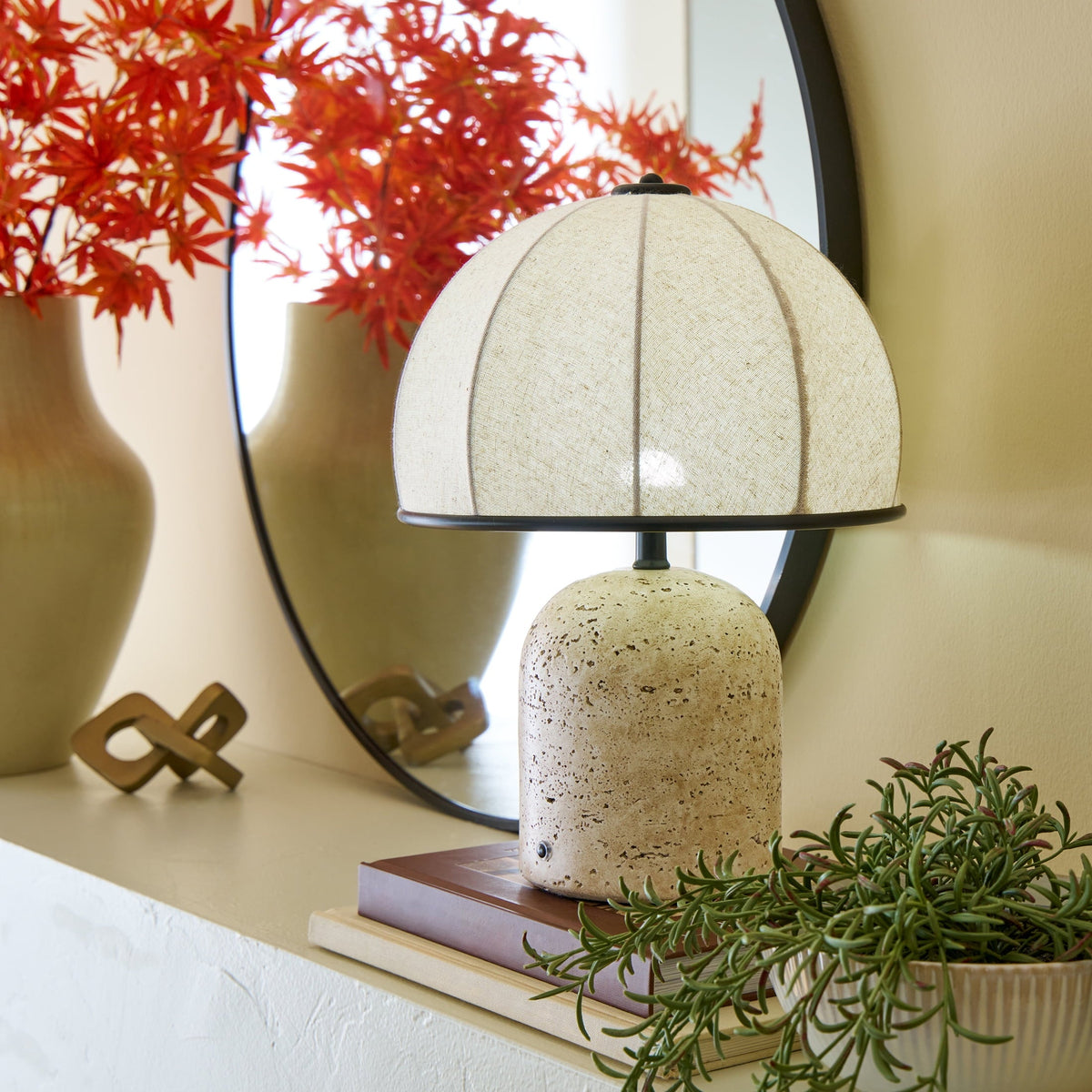 Lámpara recargable Better Homes & Gardens Tan Travertine con pantalla de lino #color_Tan Travertine
