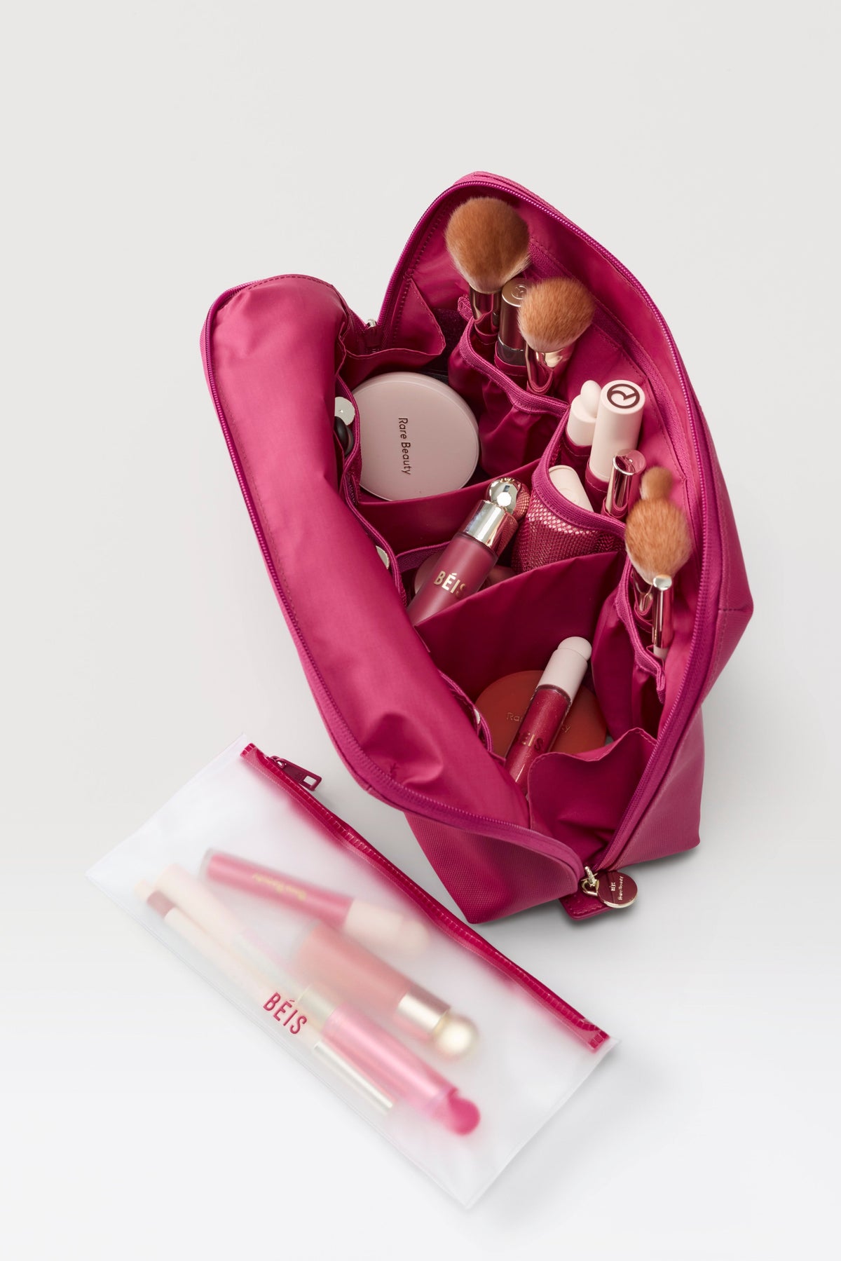 Organizador de maquillaje grande Rare Beauty x BÉIS con separadores y compartimentos interiores #tamaño_L