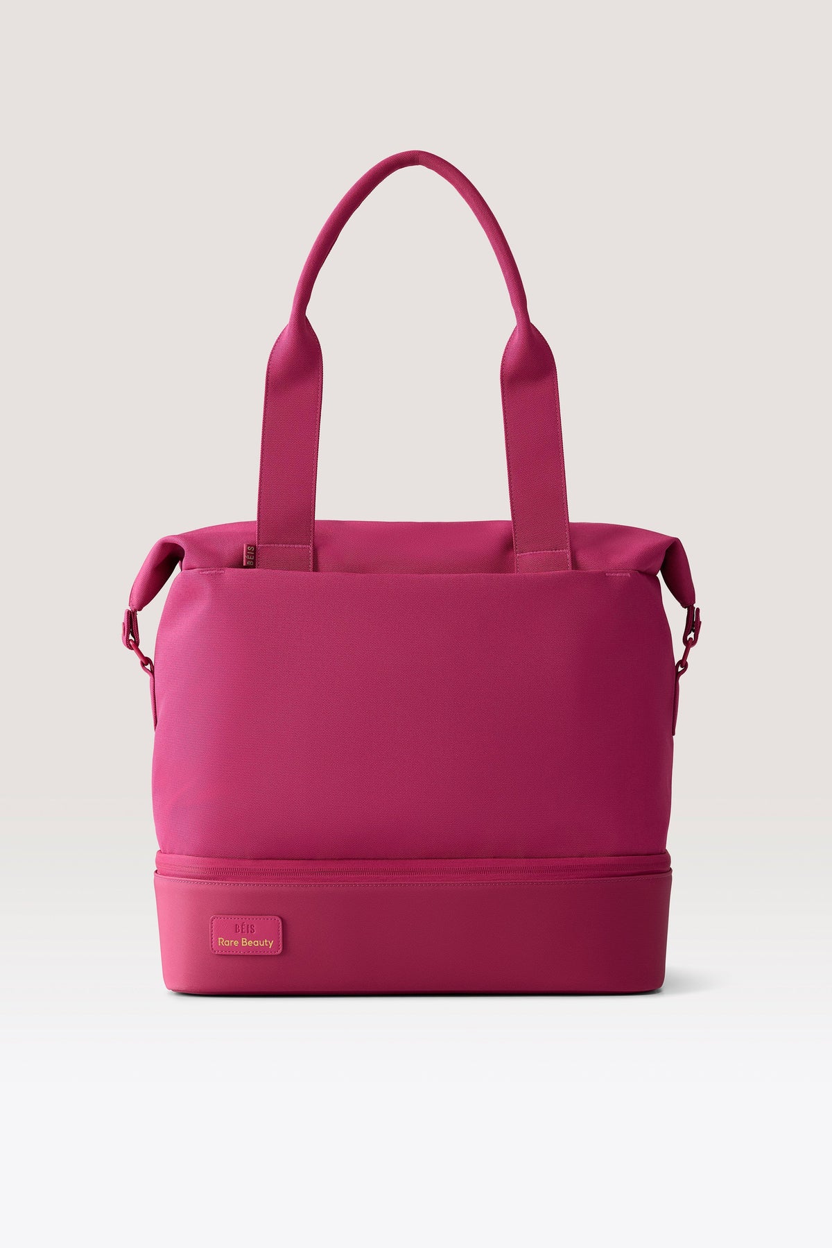 Bolsa de viaje BÉIS Rare Beauty Mini Weekender Limitless frambuesa vista frontal con asas y compartimento inferior