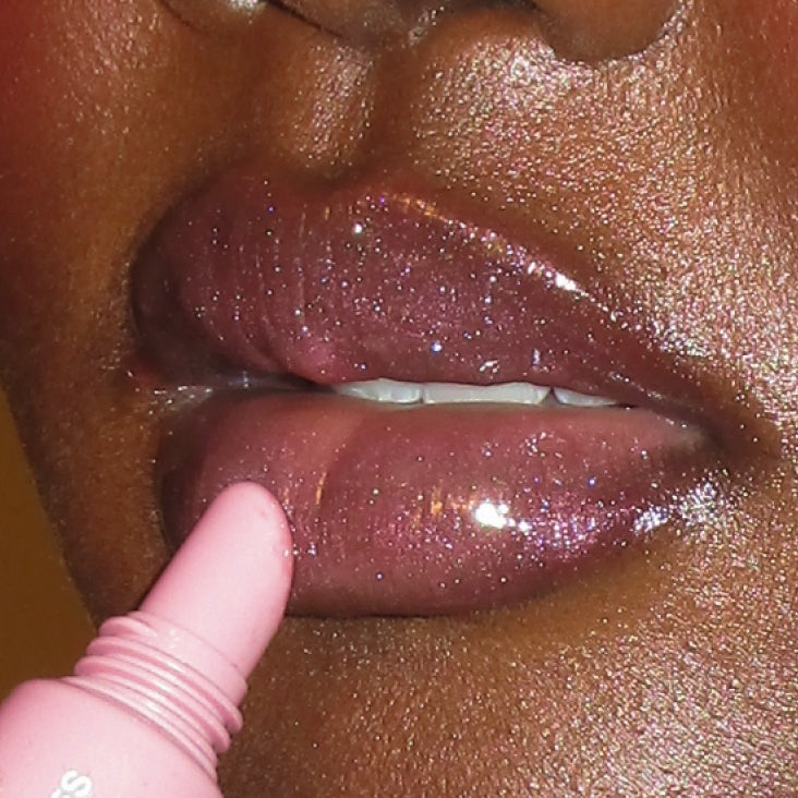 Muestra de tono de Peptide Lip Tint Pretzel Rhode, gloss cálido malva con brillo perlado #color_Sleepy Girl + Pretzel