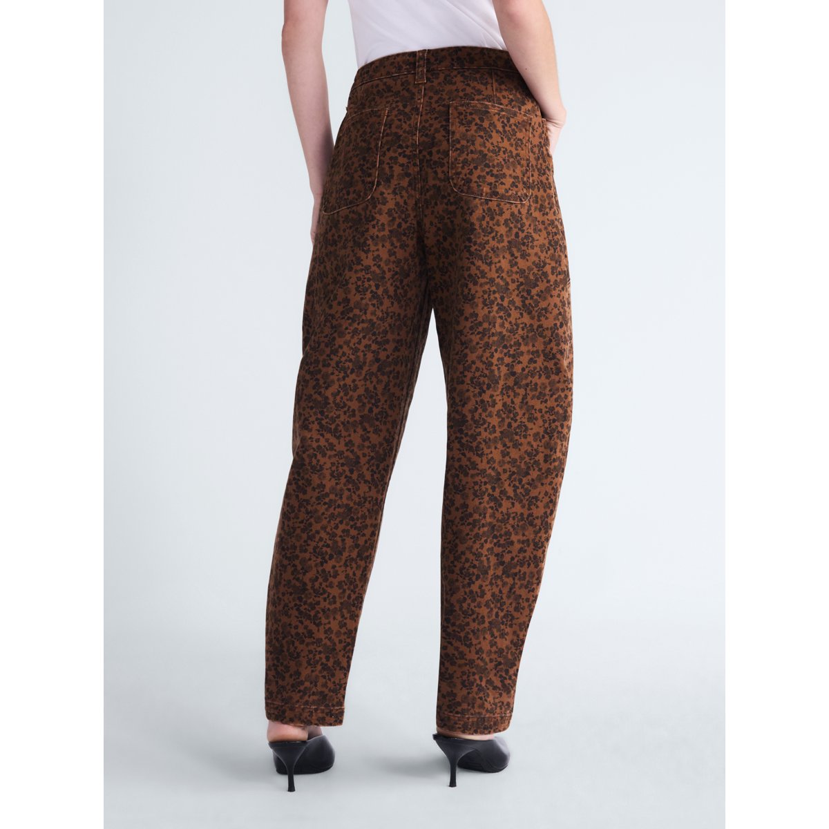 Pantalón Scoop Small Rose Hot Chocolate con estampado floral y bolsillos #color_SCOOP Small Rose Hot Chocolate