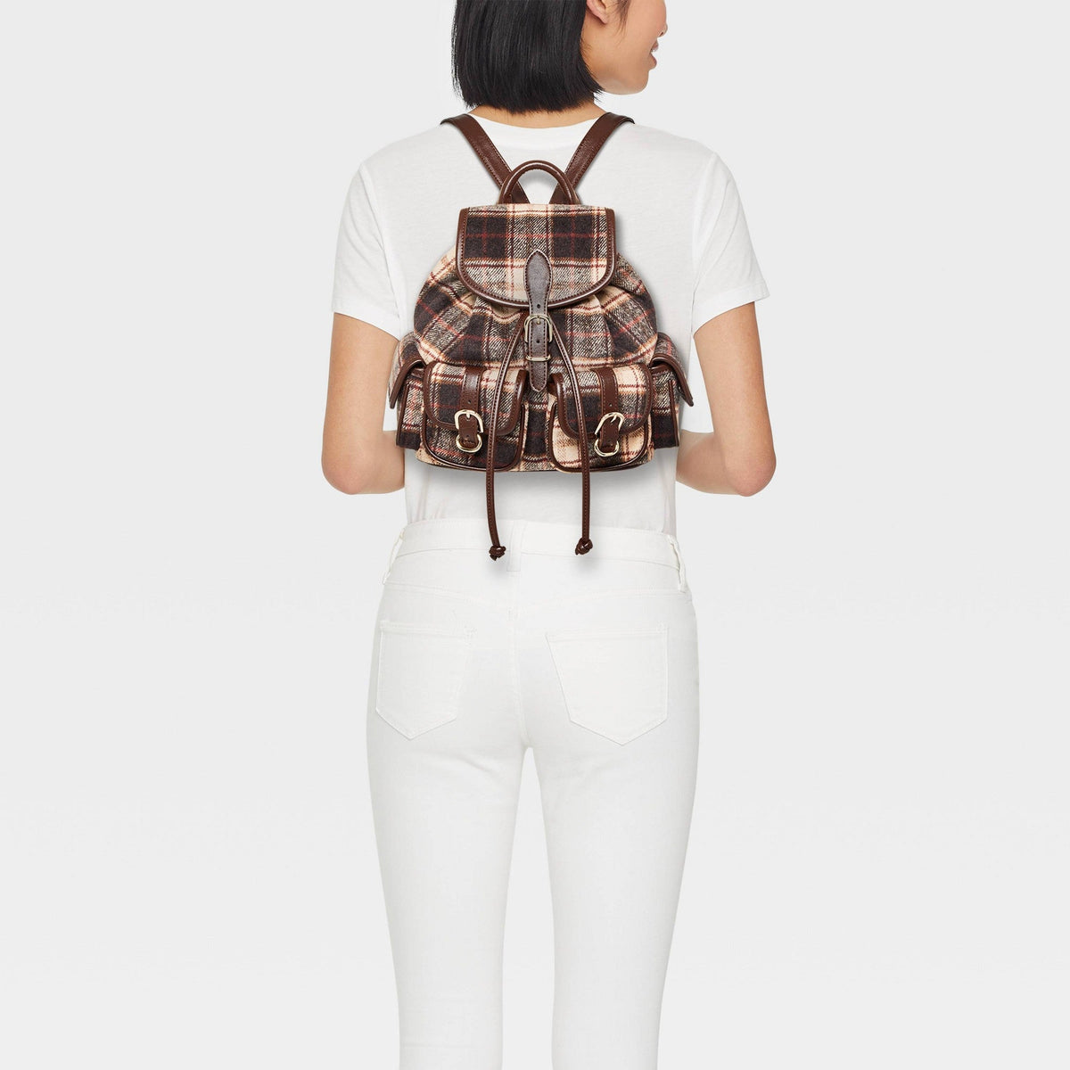 Universal Thread mochila mini Brown/Beige con cuadros café y beige llevada en la espalda para mostrar su tamaño compacto #color_UT Brown/Beige