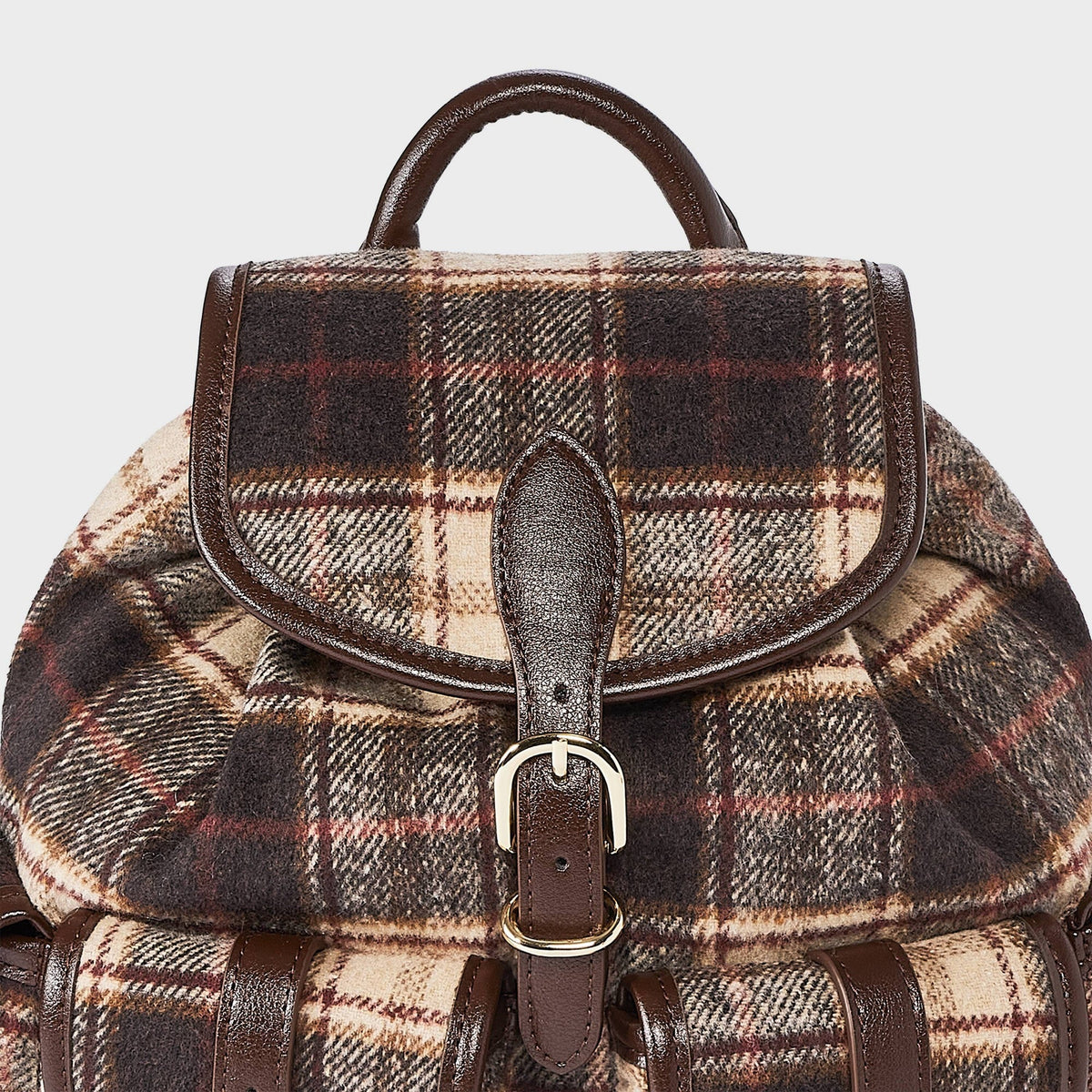 Universal Thread mochila mini Brown/Beige con cuadros café y beige, textura de la solapa y hebilla dorada #color_UT Brown/Beige