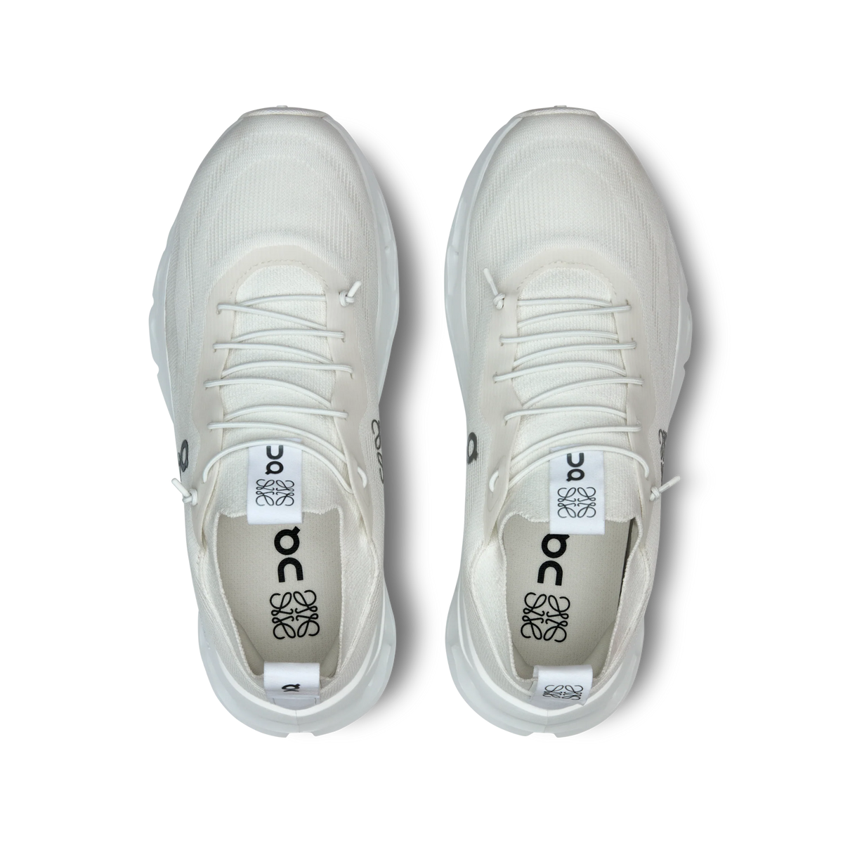 On x LOEWE Cloudtilt All White para mujer vista superior