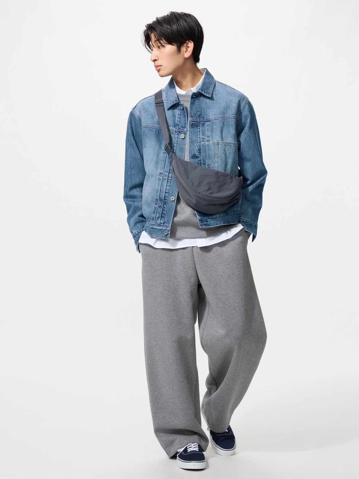 UNIQLO Round Mini Shoulder Bag detalle de correa ajustable