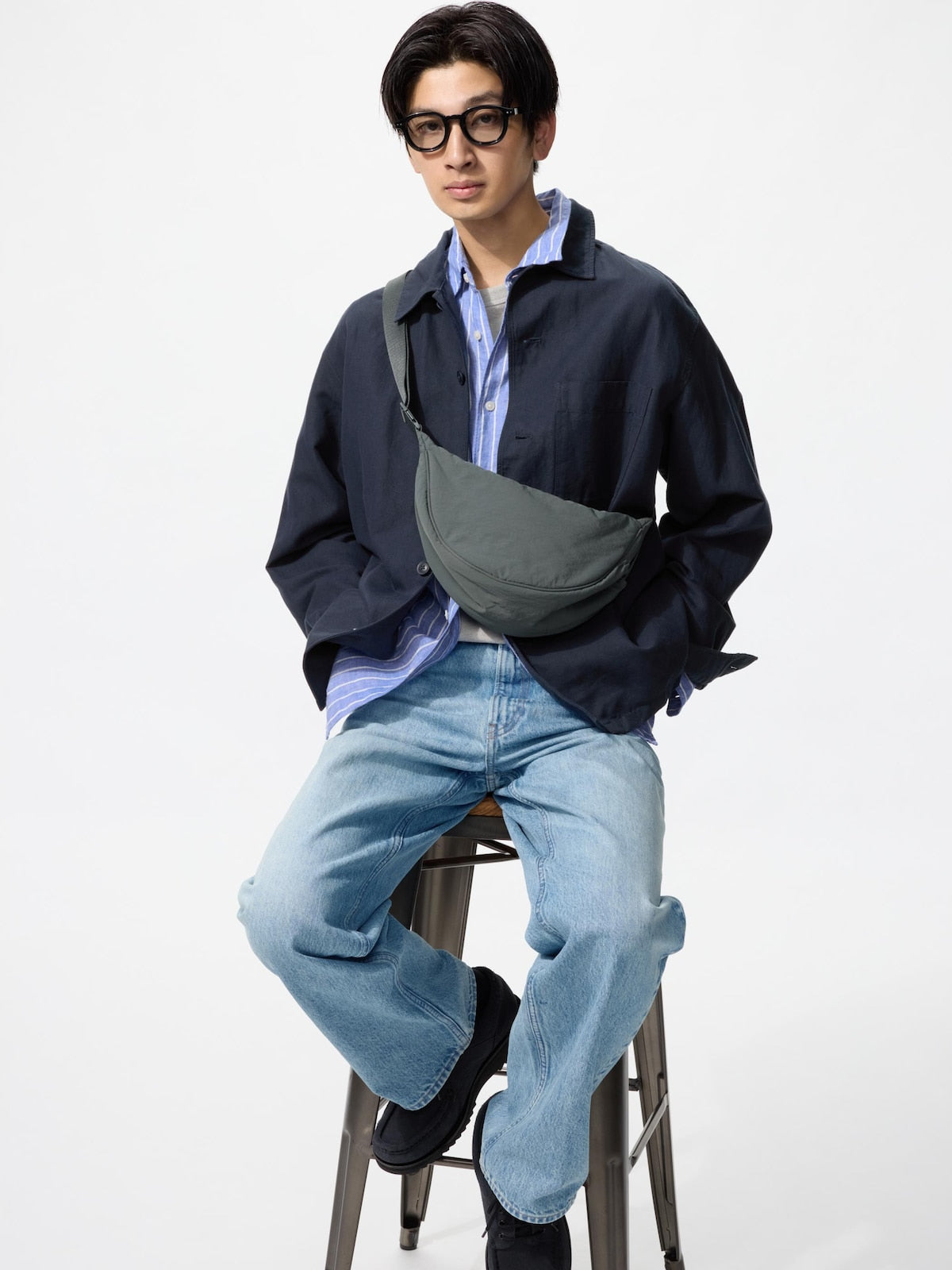 UNIQLO Round Mini Shoulder Bag capacidad y silueta