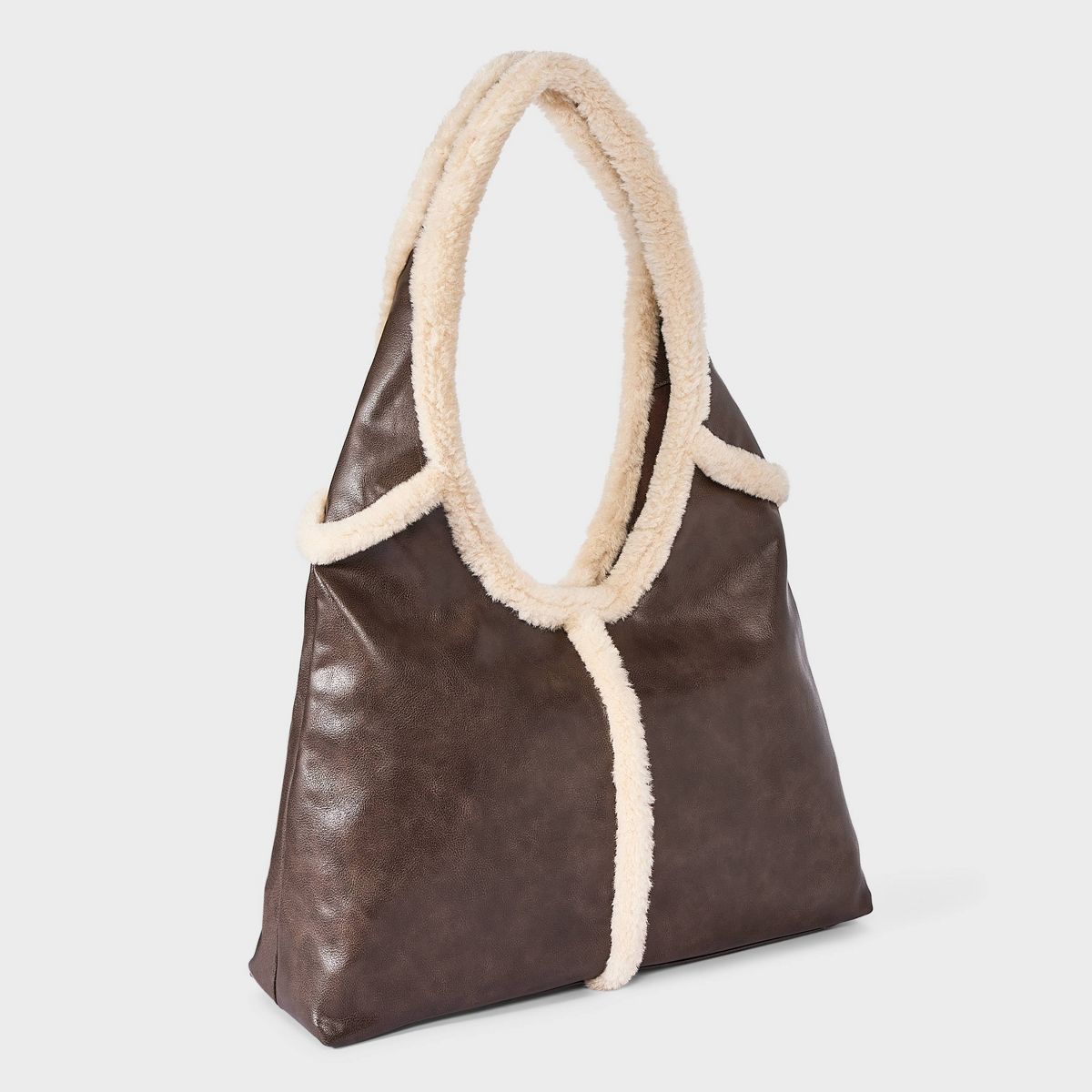 Universal Thread Faux Shearling bolso oversize de textura acogedora café oscuro y beige #color_UT Dark Brown/Beige