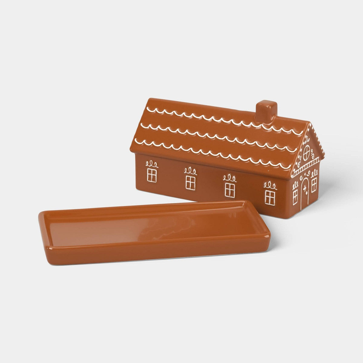 Mantequillera Wondershop con tapa removible en forma de casita de jengibre y adornos blancos en puerta y ventanas #tamaño_350 ml / 11.8 oz