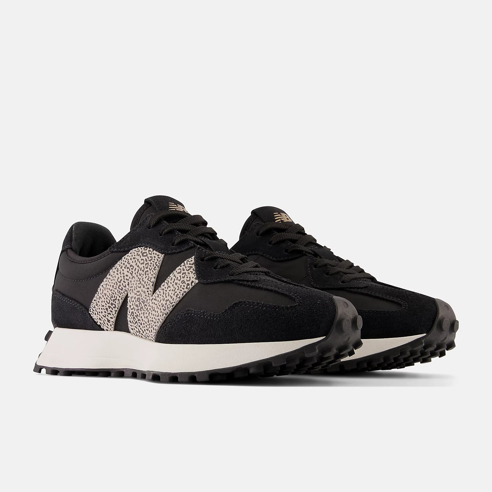 #color_NB 327 BLACK with SEA SALT